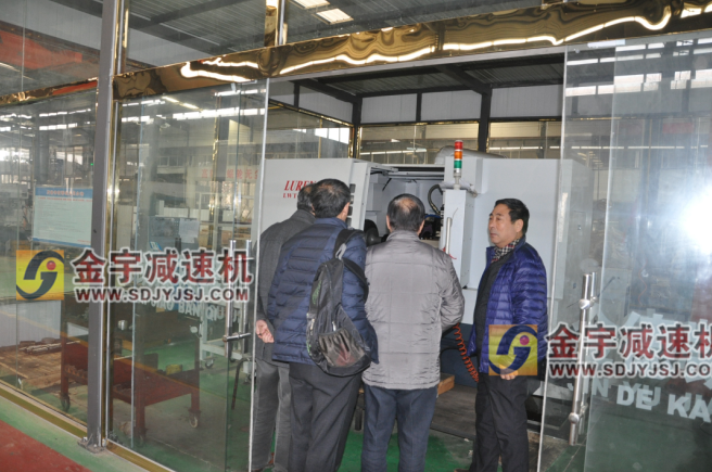 減速機(jī),減速器,蝸輪蝸桿減速機(jī),蝸輪蝸桿副,蝸輪減速機(jī),蝸桿減速機(jī),平面二次包絡(luò)減速機(jī),包絡(luò)減速機(jī),非標(biāo)減速機(jī),減速機(jī)型號(hào),RV精密減速機(jī),雙導(dǎo)程精密蝸輪蝸桿副,微型減速機(jī),礦山用減速機(jī),鋼廠專用減速機(jī),硬齒面減速機(jī),立式減速機(jī),臥式減速機(jī),圓弧齒蝸輪蝸桿減速機(jī),切紙機(jī)專用減速機(jī),輪胎定型硫化機(jī),金宇減速機(jī) 減速機(jī),減速器,蝸輪蝸桿減速機(jī),蝸輪蝸桿副,蝸輪減速機(jī),蝸桿減速機(jī),平面二次包絡(luò)減速機(jī),包絡(luò)減速機(jī),非標(biāo)減速機(jī),減速機(jī)型號(hào),RV精密減速機(jī),雙導(dǎo)程精密蝸輪蝸桿副,微型減速機(jī),礦山用減速機(jī),鋼廠專用減速機(jī),硬齒面減速機(jī),立式減速機(jī),臥式減速機(jī),圓弧齒蝸輪蝸桿減速機(jī),切紙機(jī)專用減速機(jī),輪胎定型硫化機(jī),金宇減速機(jī)