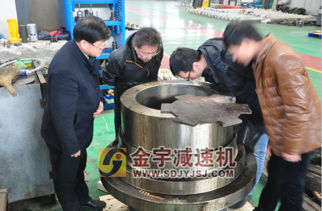 減速機(jī),減速器,蝸輪蝸桿減速機(jī),蝸輪蝸桿副,蝸輪減速機(jī),蝸桿減速機(jī),平面二次包絡(luò)減速機(jī),包絡(luò)減速機(jī),非標(biāo)減速機(jī),減速機(jī)型號(hào),RV精密減速機(jī),雙導(dǎo)程精密蝸輪蝸桿副,微型減速機(jī),礦山用減速機(jī),鋼廠專用減速機(jī),硬齒面減速機(jī),立式減速機(jī),臥式減速機(jī),圓弧齒蝸輪蝸桿減速機(jī),切紙機(jī)專用減速機(jī),輪胎定型硫化機(jī),金宇減速機(jī)