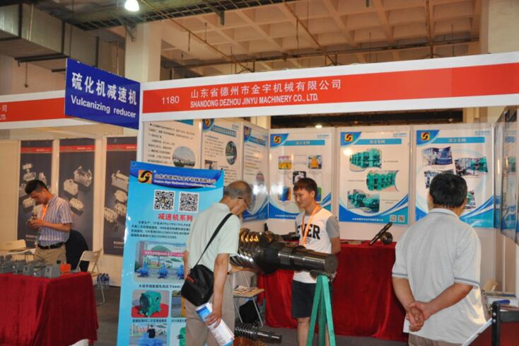 1532418894332987.jpg 平面二次包絡(luò)減速機(jī)