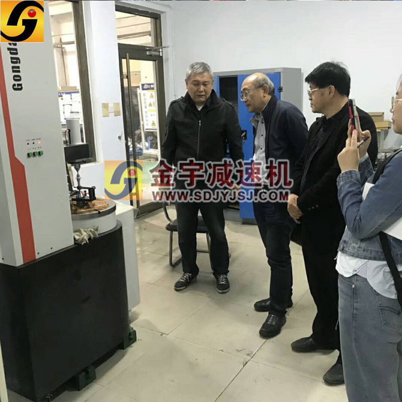 減速機,減速器,蝸輪蝸桿減速機,蝸輪蝸桿副,蝸輪減速機,蝸桿減速機,平面二次包絡減速機,包絡減速機,非標減速機,減速機型號,RV精密減速機,雙導程精密蝸輪蝸桿副,微型減速機,礦山用減速機,鋼廠專用減速機,硬齒面減速機,立式減速機,臥式減速機,圓弧齒蝸輪蝸桿減速機,切紙機專用減速機,輪胎定型硫化機,金宇減速機