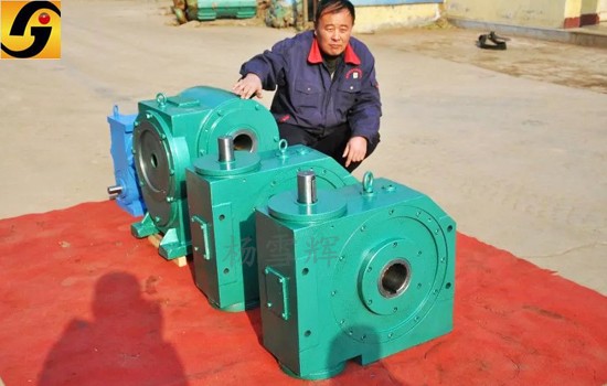 平面二次包絡(luò)減速機(jī) 減速機(jī),減速器,蝸輪蝸桿減速機(jī),蝸輪蝸桿副,蝸輪減速機(jī),蝸桿減速機(jī),平面二次包絡(luò)減速機(jī),包絡(luò)減速機(jī),非標(biāo)減速機(jī),減速機(jī)型號(hào),RV精密減速機(jī),雙導(dǎo)程精密蝸輪蝸桿副,微型減速機(jī),礦山用減速機(jī),鋼廠專用減速機(jī),硬齒面減速機(jī),立式減速機(jī),臥式減速機(jī),圓弧齒蝸輪蝸桿減速機(jī),切紙機(jī)專用減速機(jī),輪胎定型硫化機(jī),金宇減速機(jī)